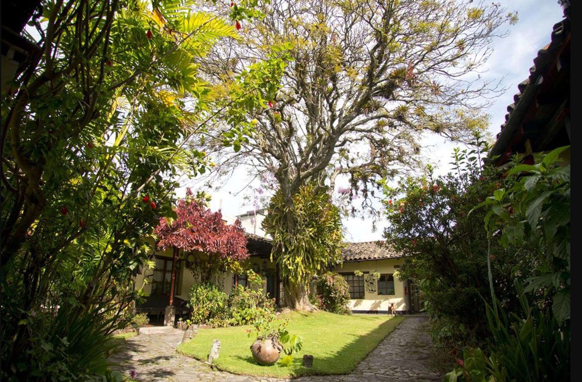 Hotel Museo Mayan Inn Chichicastenango Exterior photo