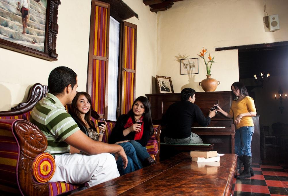 Hotel Museo Mayan Inn Chichicastenango Exterior photo